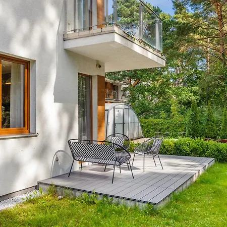 Apartamenty Sun & Snow Villa Cztery Pory Roku - Basen Sezonowy, Sauna, Blisko Lasu, Blisko Plazy, Plac Zabaw * Jastrzębia Góra